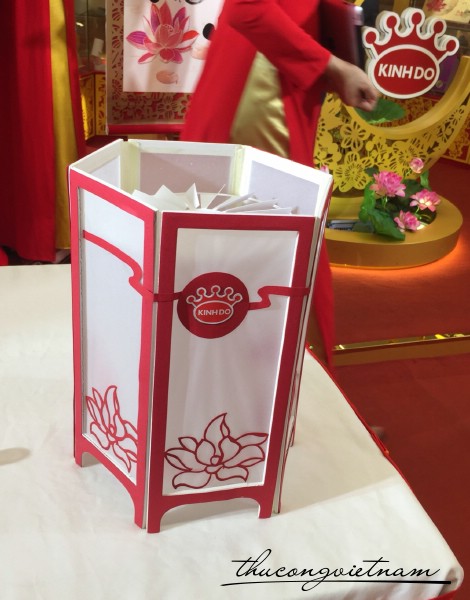 Lồng đèn kéo quân dán logo