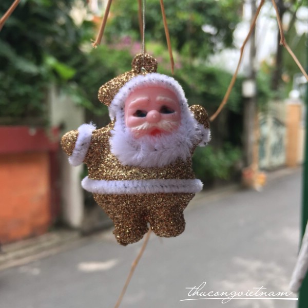 Ông già noel treo màu vàng 5cm