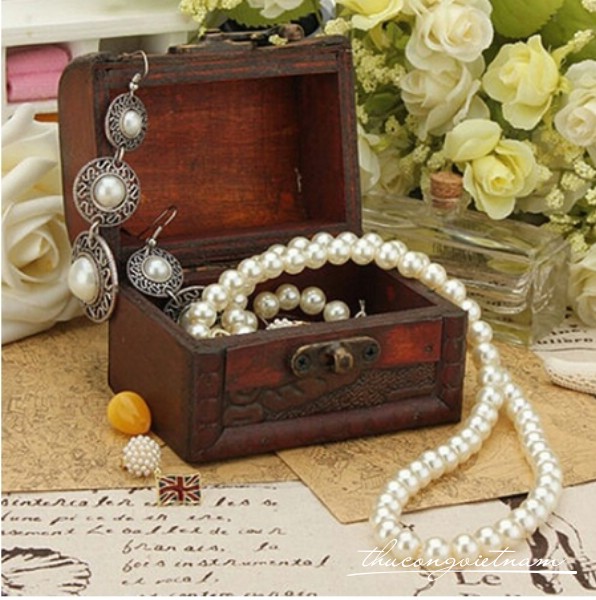 Hộp gỗ nâu đựng trang sức 