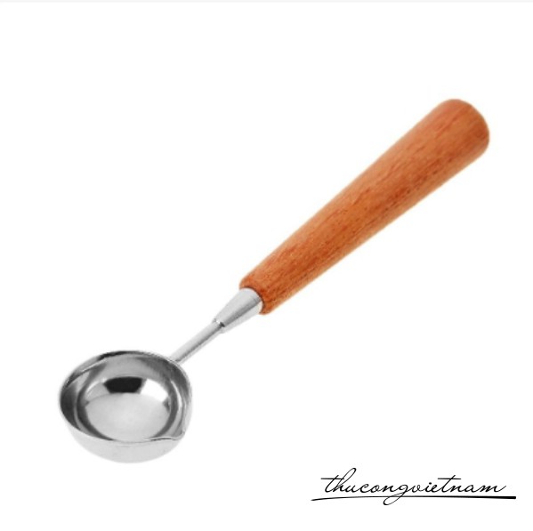 Muỗng múc sáp cán gỗ dẹp