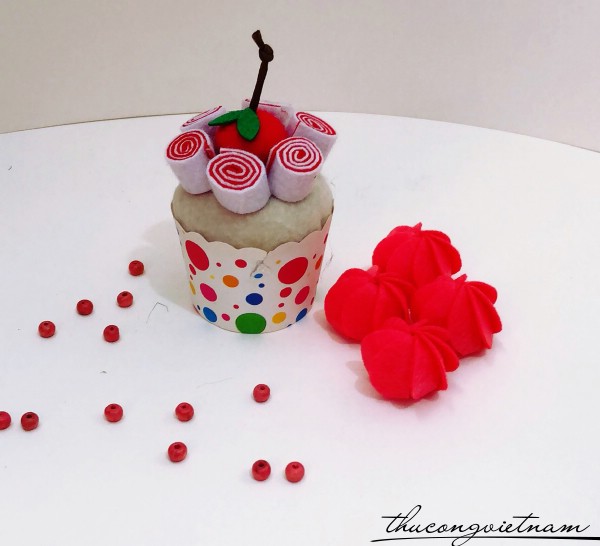 Cupcake vải nỉ mẫu 12