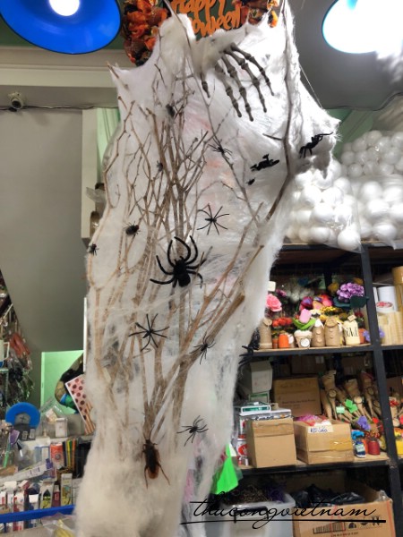Cây tơ nhện trang trí Halloween