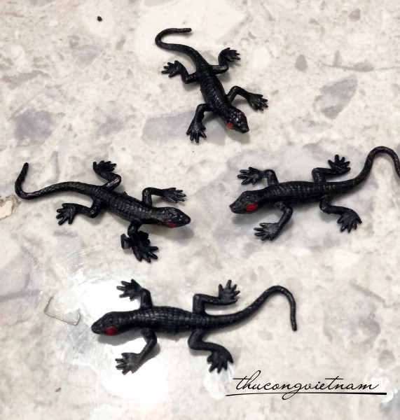 Thằn lằn nhựa cứng lớn 5-6cm
