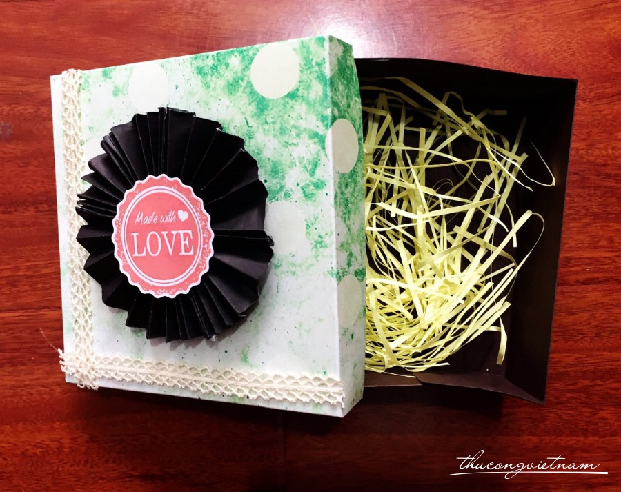 Hộp quà Handmade 10x10x4.5cm mẫu 2