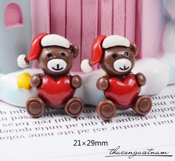 Mô hình 2D gấu nâu đội nón đỏ 2.1x2.9cm