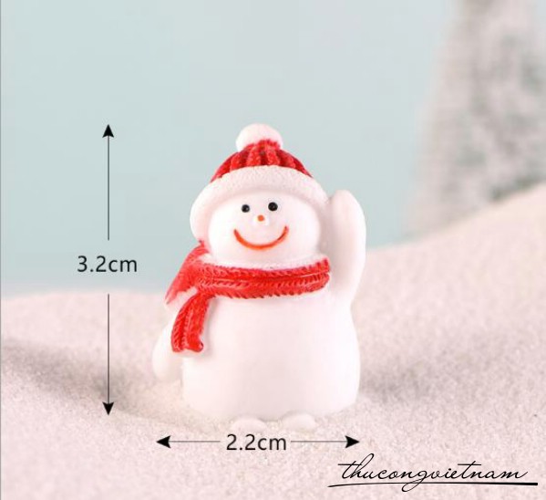 Mô hình người tuyết ú nón đỏ giơ tay 2.2x3.2cm