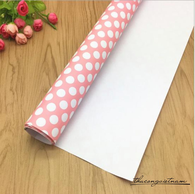 Giấy gói quà chấm bi lớn màu hồng
