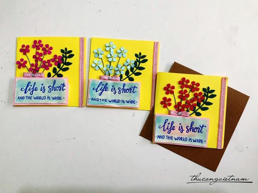 Thiệp vuông hoa 5 cánh 10x10cm Vàng