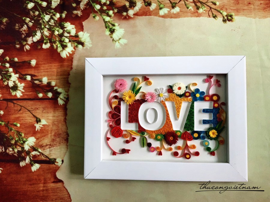Tranh quilling chữ LOVE 15x21cm