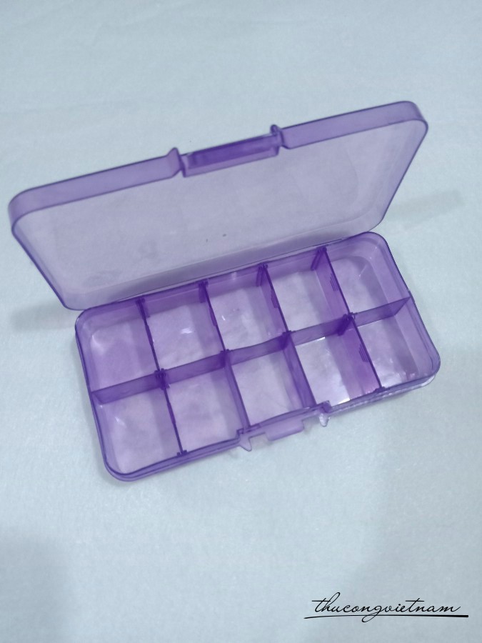 Hộp nhựa nhiều ngăn Tím 6.5x12.5cm 
