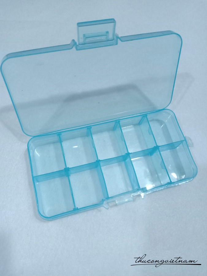 Hộp nhựa nhiều ngăn Xanh dương 6.5x12.5cm