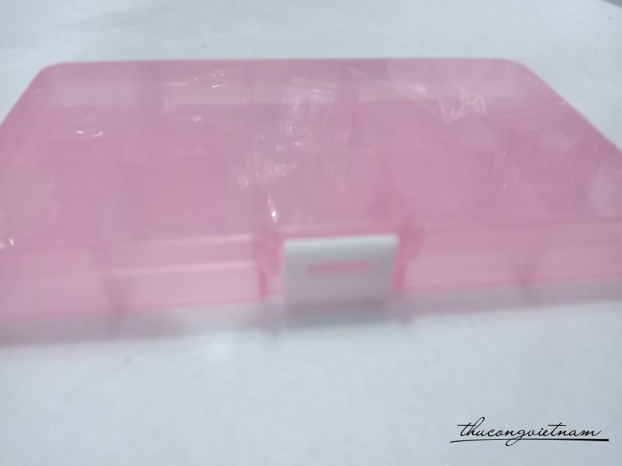 Hộp nhựa nhiều ngăn Hồng 9.5x17cm