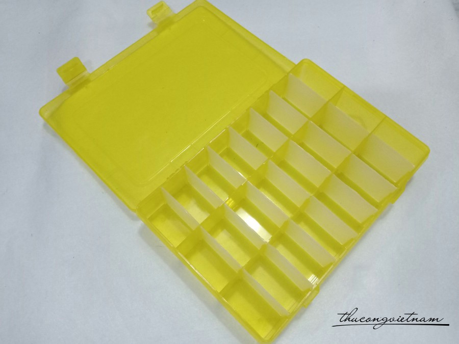 Hộp nhựa nhiều ngăn Vàng 13x19.5cm