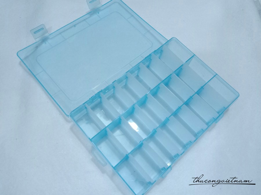 Hộp nhựa nhiều ngăn Xanh dương 13x19.5cm