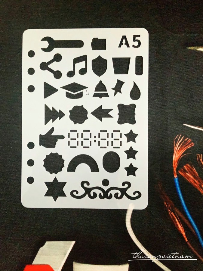 Khuôn vẽ Stencil Plastic mẫu 5 - size 14.7x21cm