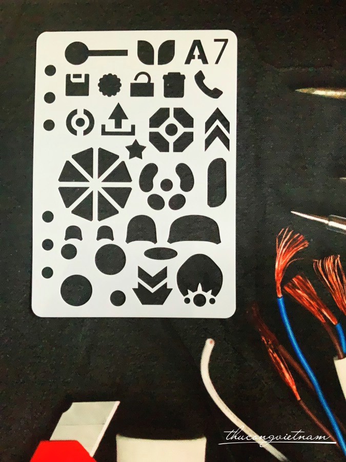 Khuôn vẽ Stencil Plastic mẫu 7 - size 14.7x21cm