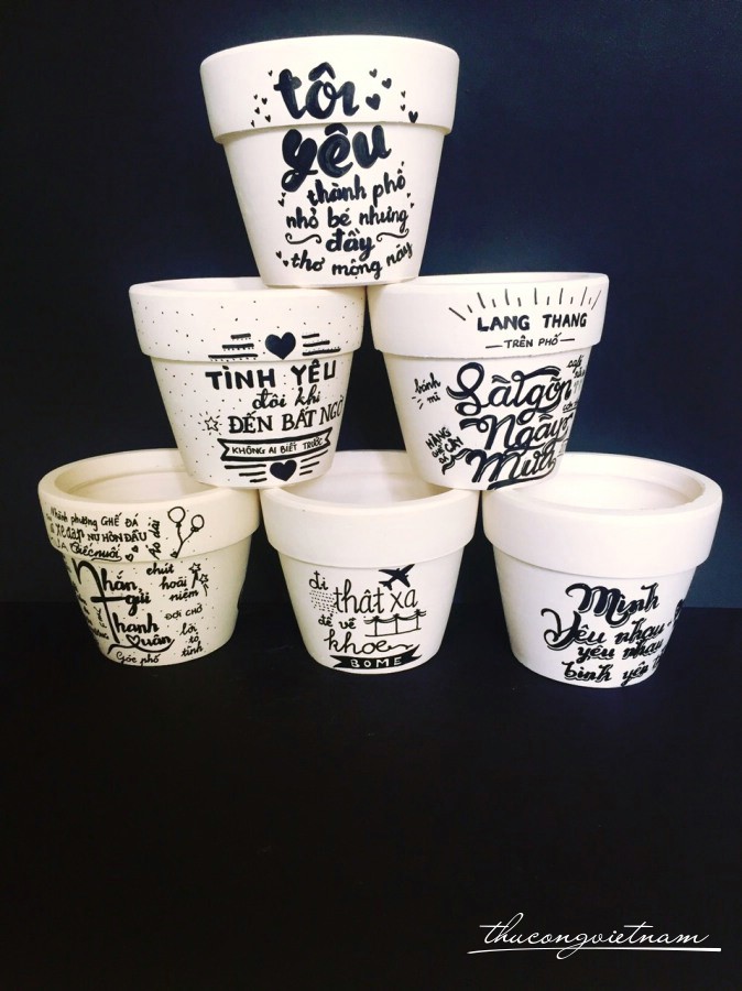 Chậu đất vẽ đen trắng 9.5x9.5cm