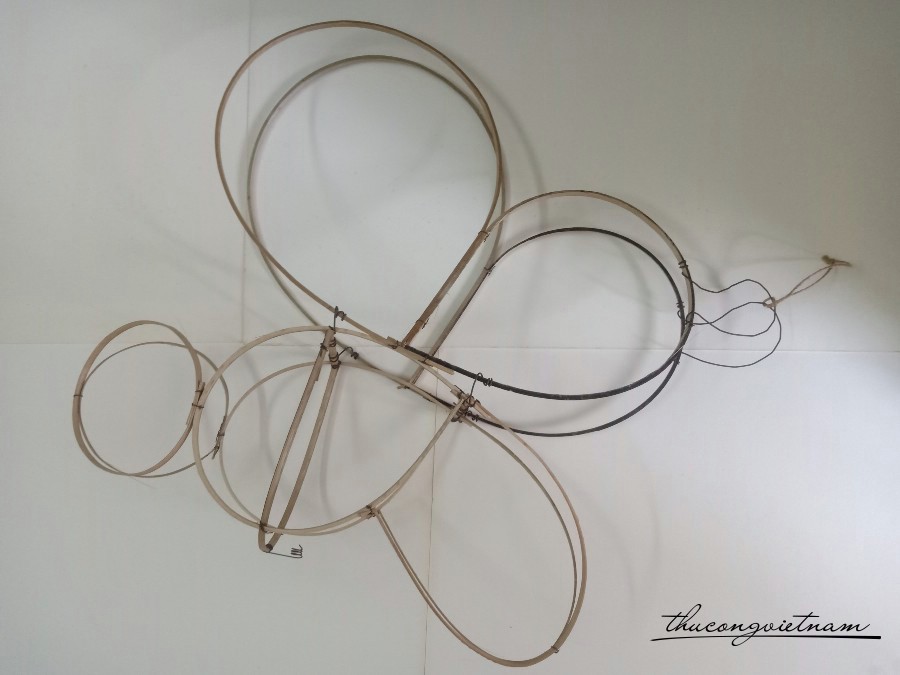 Khung tre lồng đèn - Con ong 53x53cm