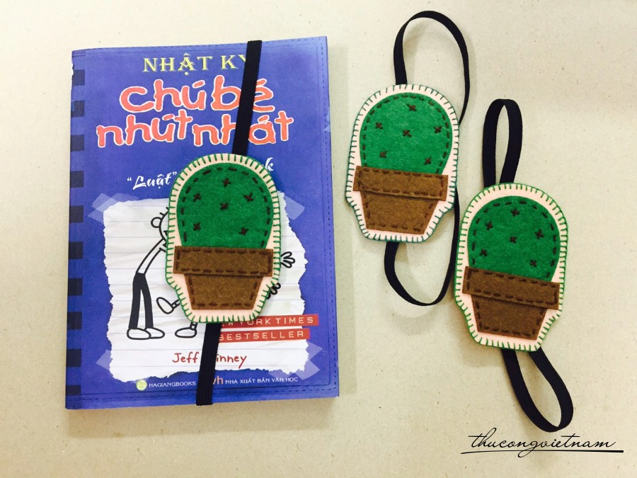 Bookmark vải nỉ xương rồng mẫu 1