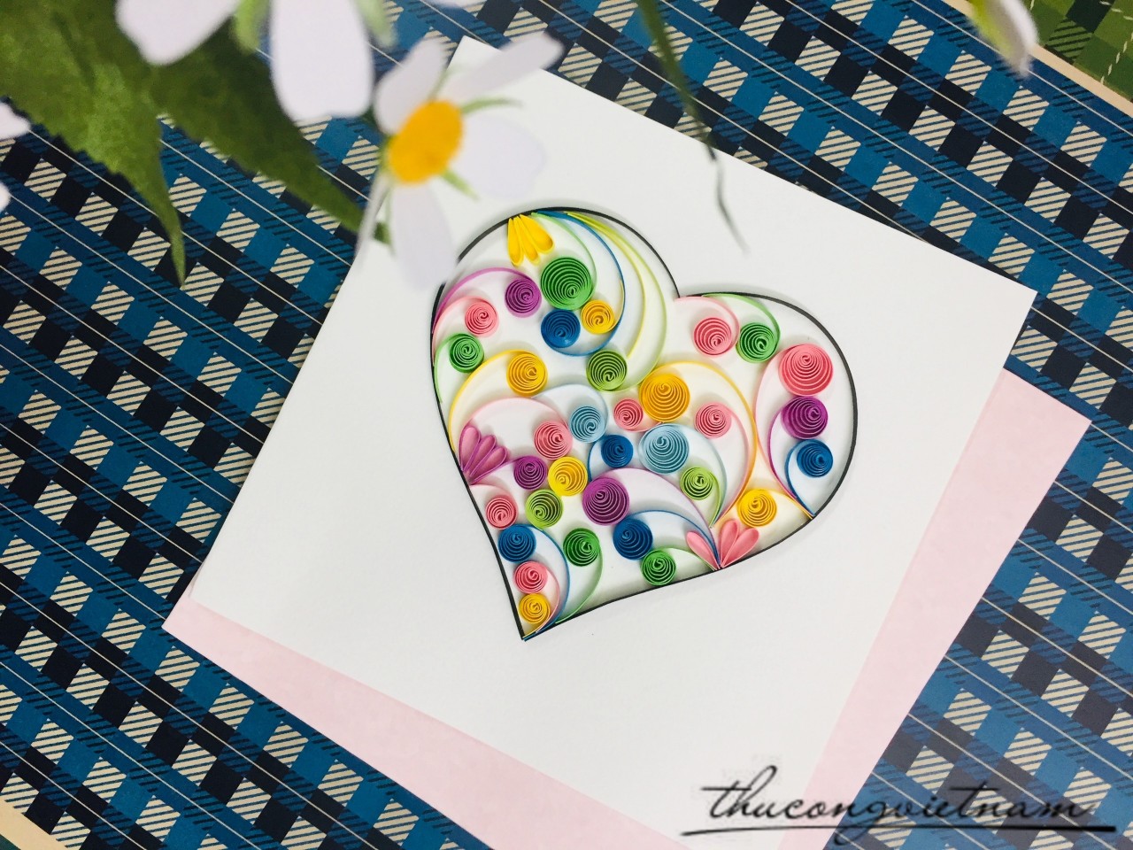 Thiệp quilling Trái Tim Đa Sắc