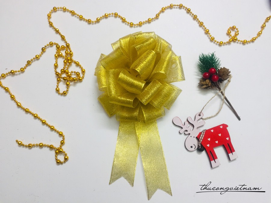 Nơ ruybang Giáng Sinh tú cầu làm sẵn 17cm - Kim Tuyến Vàng