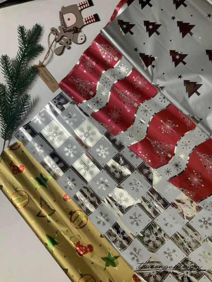 Set 4 tờ giấy kiếng họa tiết Giáng Sinh