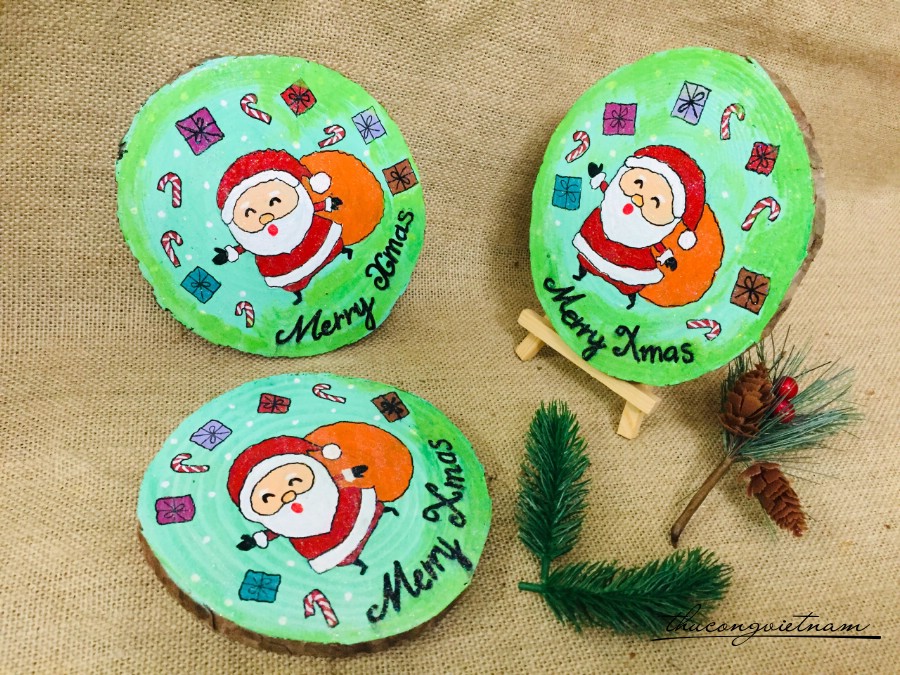Khoanh gỗ vẽ tay 12-14cm có giá đỡ - Santa Claus