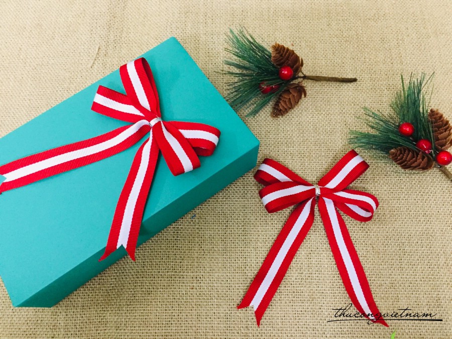 Nơ Thắt Sẵn Sọc Trắng - Đỏ Kiểu Giáng Sinh 10cm