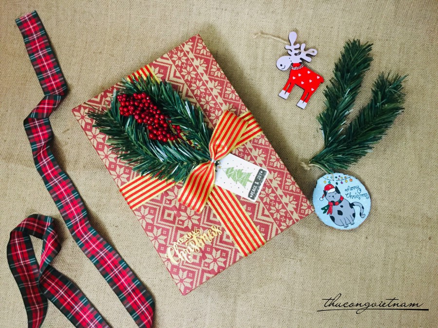 Hộp Quà To Gói Sẵn Phong Cách Giáng Sinh (23*32*5cm) - Mẫu 2