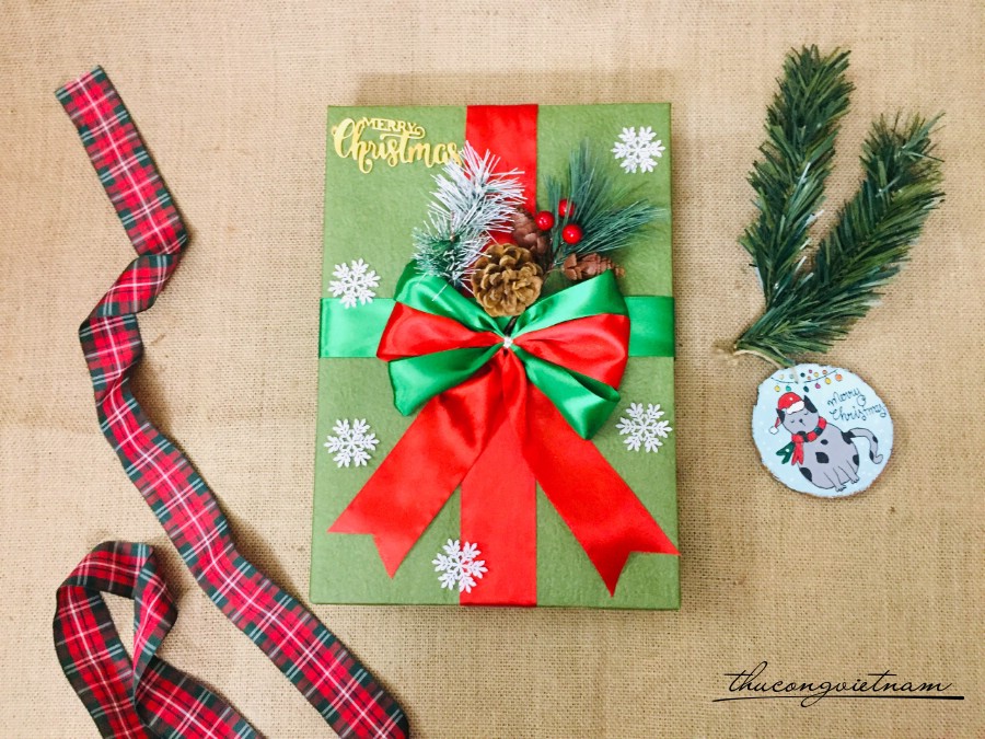Hộp Quà To Gói Sẵn Phong Cách Giáng Sinh (23*32*5cm) - Mẫu 3