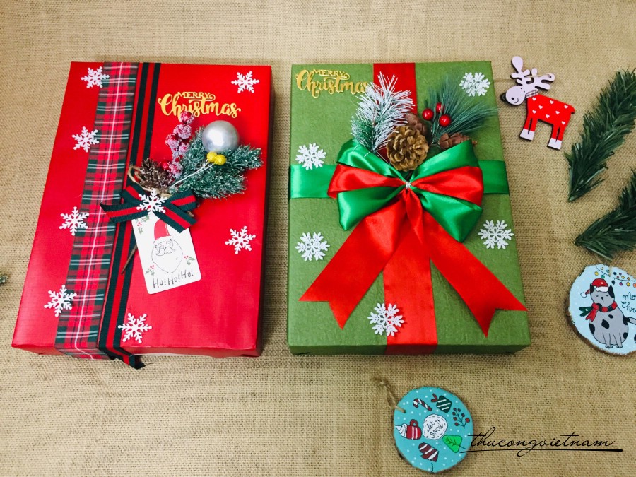 Set 2 Hộp Quà To Gói Sẵn Phong Cách Giáng Sinh (23*32*5cm) - Mẫu 2