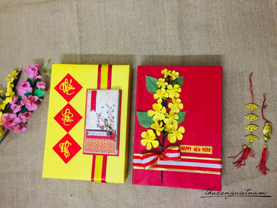 Set 2 Hộp Quà To Gói Sẵn Phong Cách Tết (23*32*5cm) - Mẫu 1