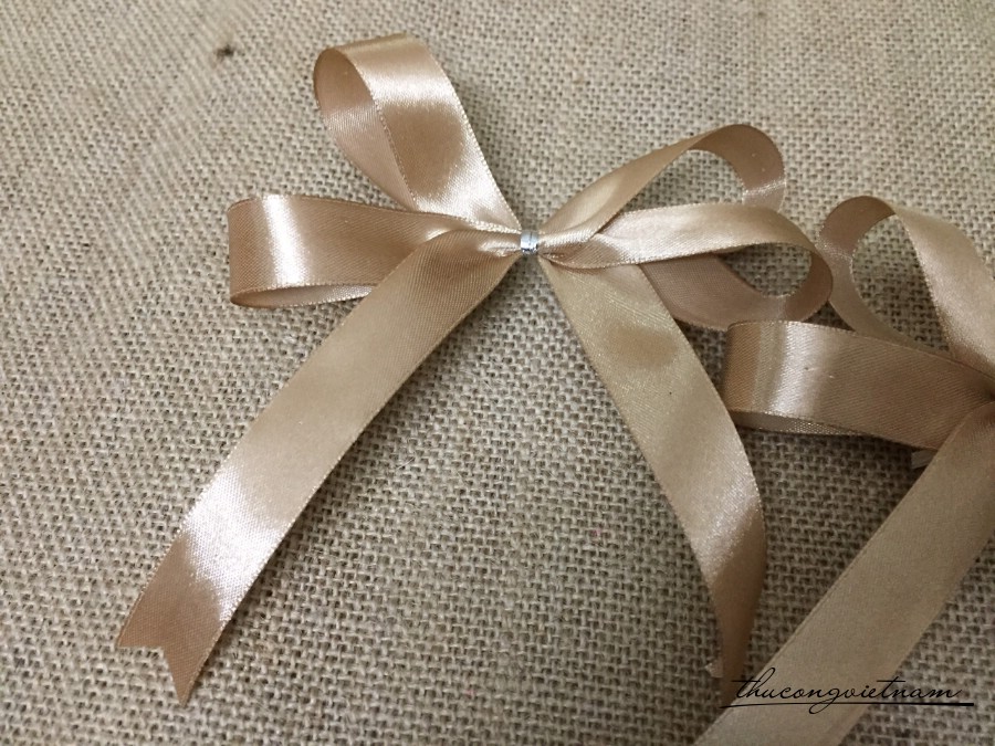Nơ 4 cánh 10-12cm ( bản ruy băng 2cm ) - M7