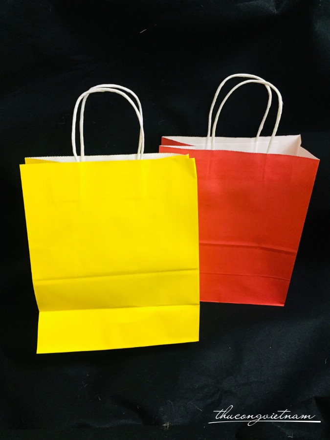 Túi Giấy màu vàng quai giấy 15.5*8*22cm