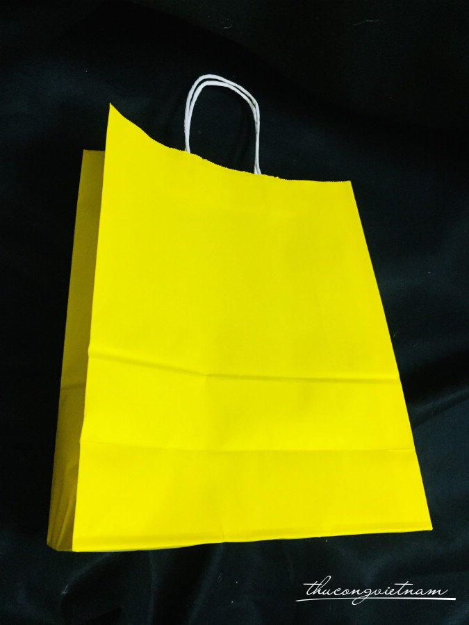 Túi Giấy màu vàng quai giấy 25*15*33cm