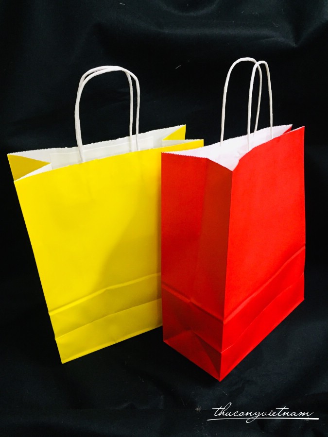 Set 2 túi giấy màu đỏ và vàng quai giấy 25*15*33cm