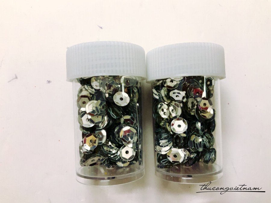 Kim tuyến trang trí tròn màu bạc