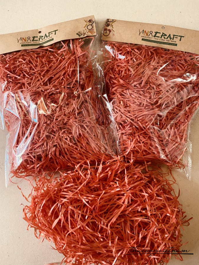 Giấy rơm lót hộp quà màu đỏ 10g