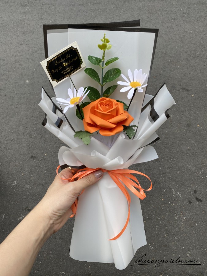 Bó hoa hồng giấy mỹ thuật 1b màu cam nhạt