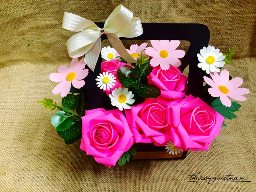Giỏ hoa hồng mỹ thuật màu hồng (14*22cm)