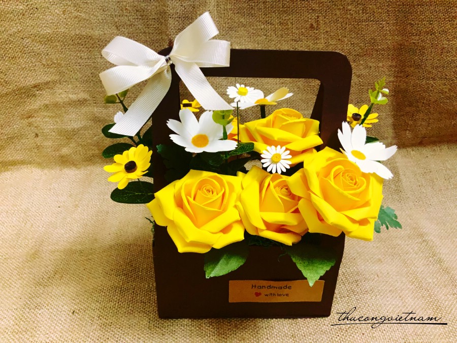 Giỏ hoa hồng mỹ thuật màu vàng (14*22cm)