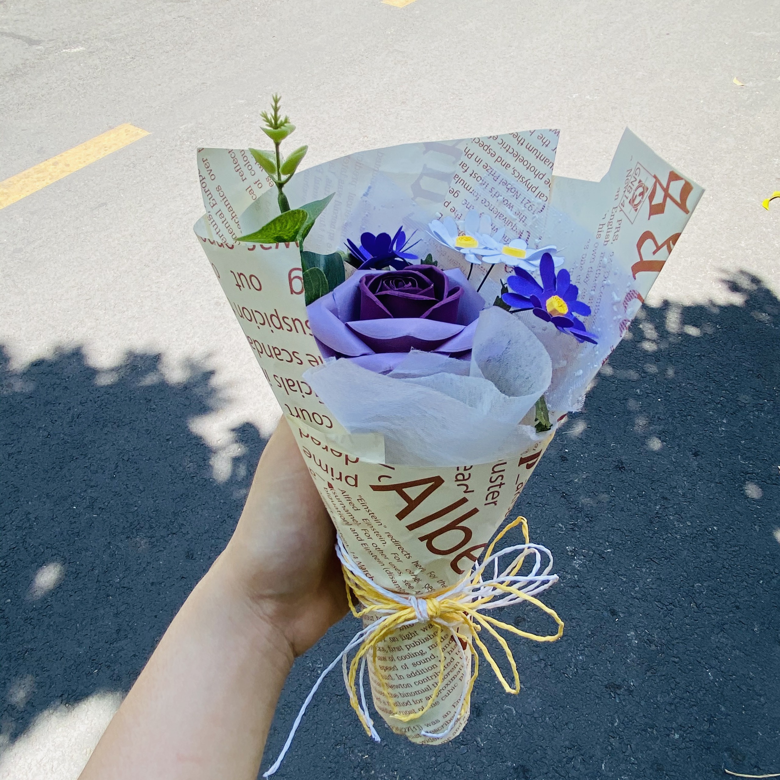 Bó hoa hồng giấy báo 1b màu tím