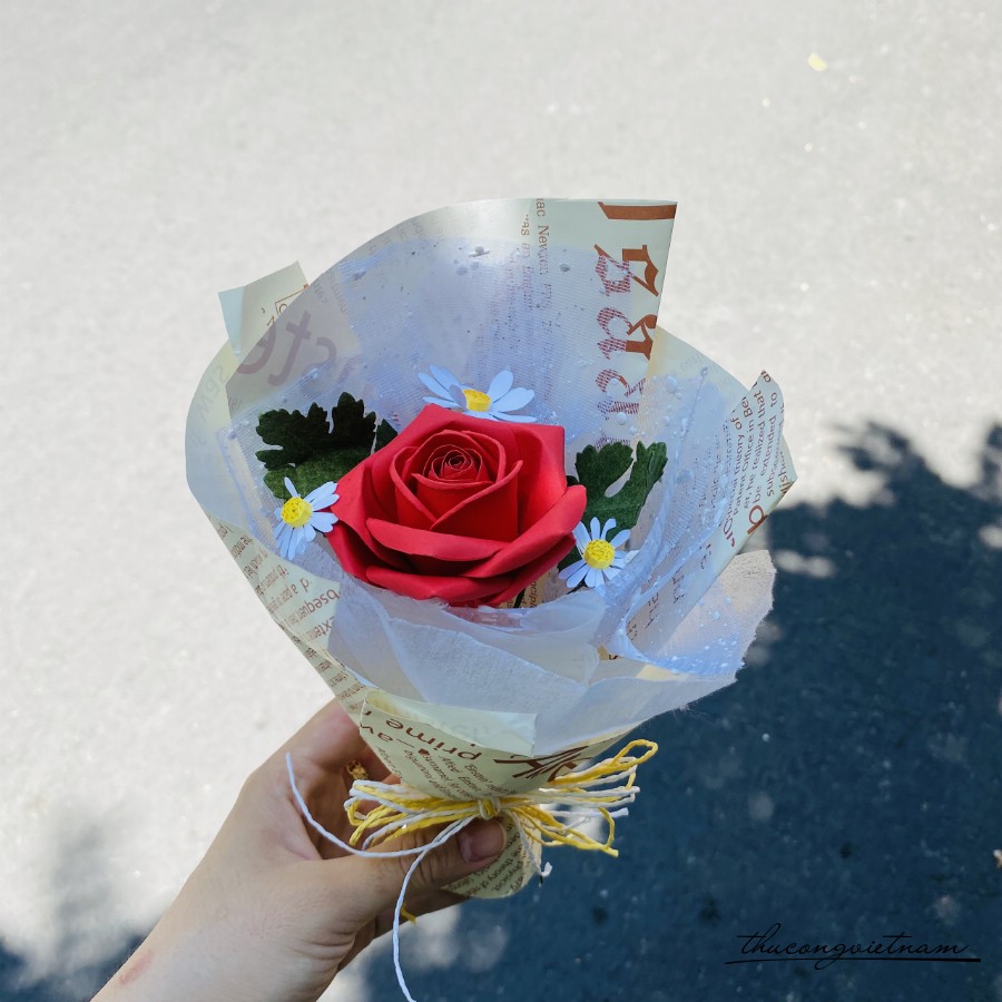 Bó hoa hồng giấy báo 1b màu đỏ