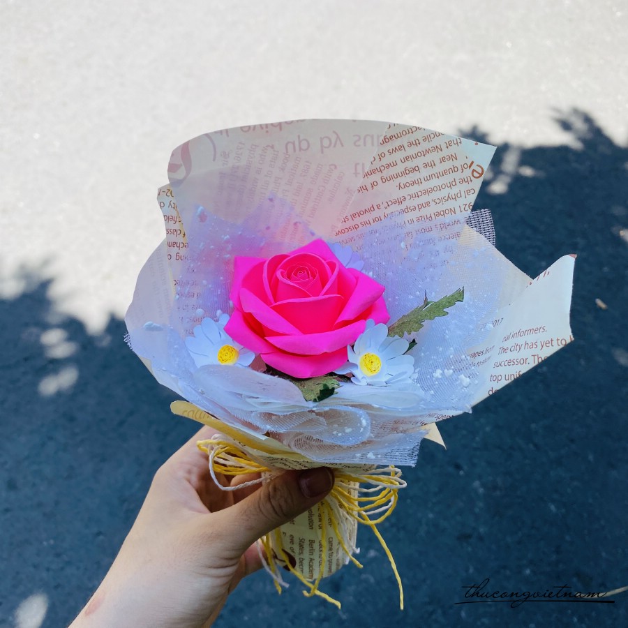 Bó hoa hồng giấy báo 1b màu hồng
