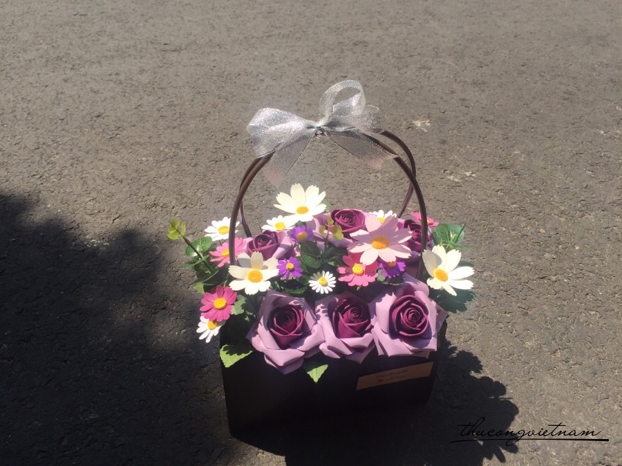GIỏ hoa hồng mỹ thuật màu tím (33*22cm)