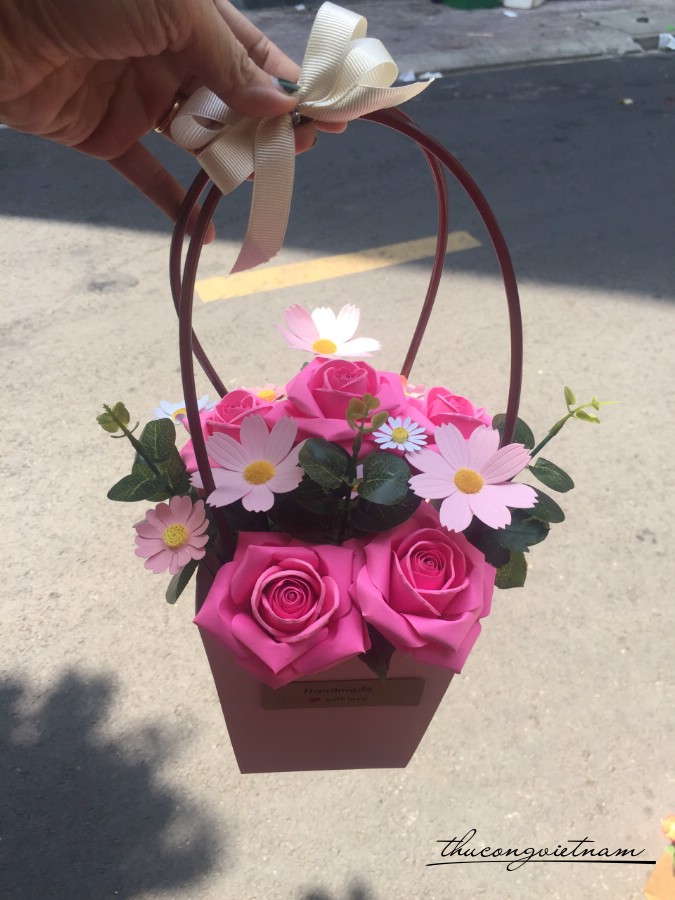GIỏ hoa hồng mỹ thuật màu hồng (38*15cm)