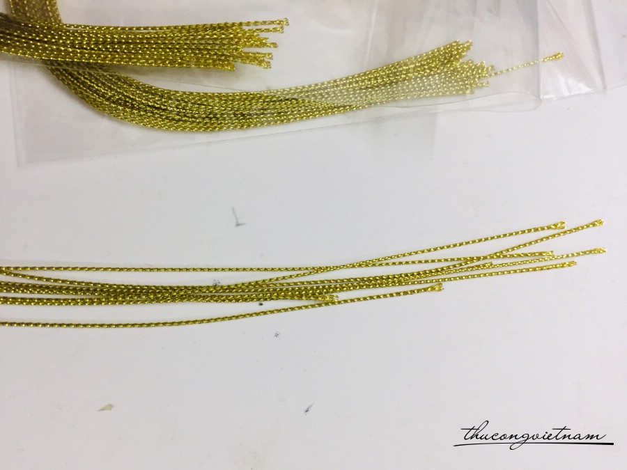 Dây kim tuyến cắt sẵn 20cm bịch 20 sợi màu vàng