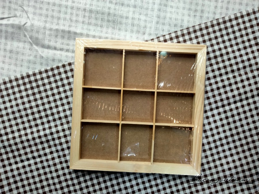 Khung tranh gỗ có ngăn 30*30cm