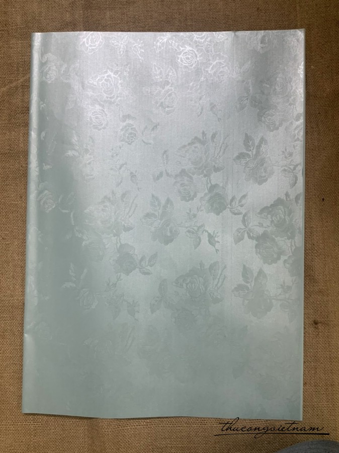 Giấy gân nổi nhũ cao cấp 50*70cm - Hoa văn xanh