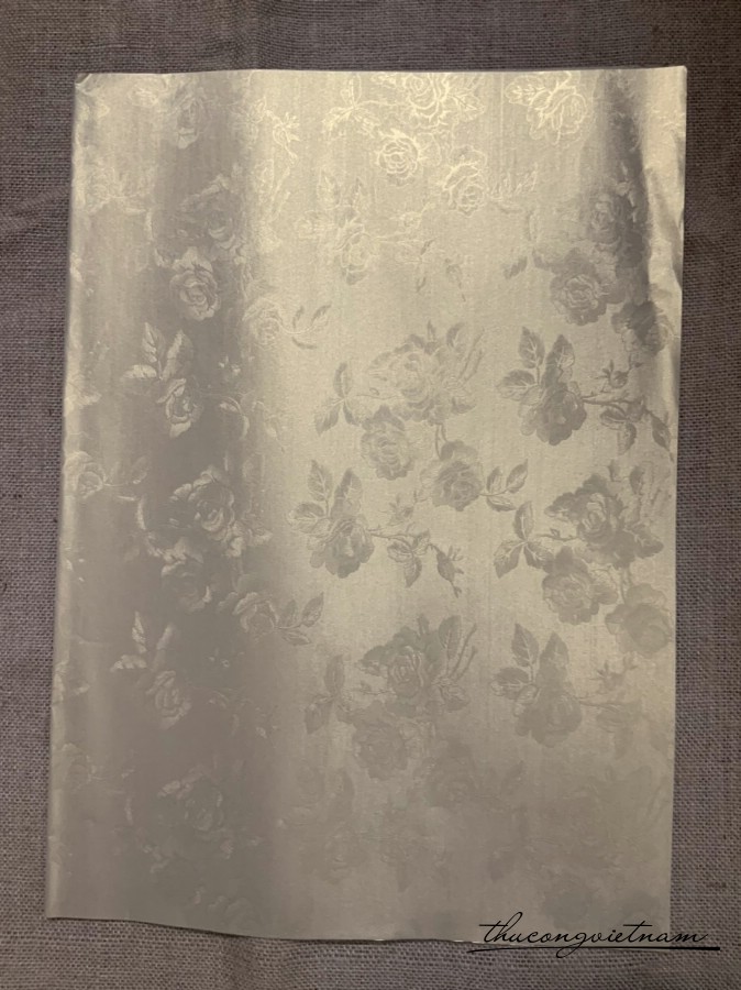 Giấy gân nổi nhũ cao cấp 50*70cm - Hoa văn nâu